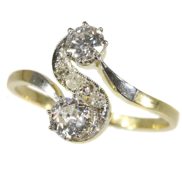 Elegant Art Deco diamond engament ring with "toi et moi" design